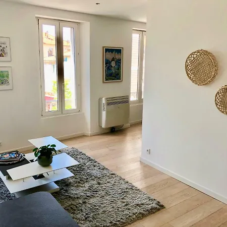 Apartment Bright & Modern In The Heart Of