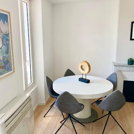 Bright & Modern In The Heart Of Apartment