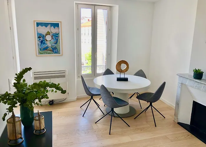 Lägenhet Bright & Modern In The Heart Of Antibes